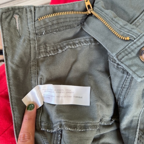 UNIONBAY Women's Olive Cargo Shorts - Picture 5 of 7